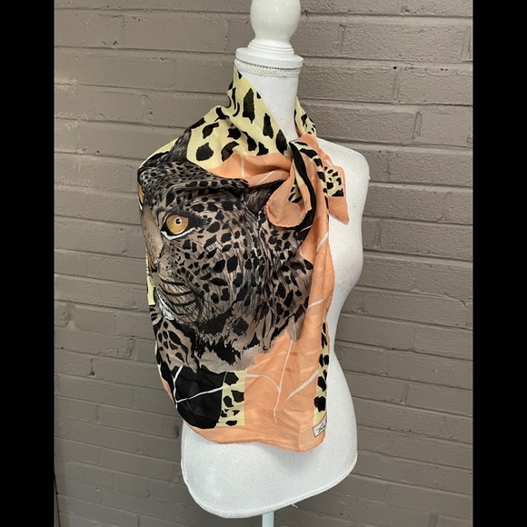 Vintage Leopard Scarf - Picture 3 of 5